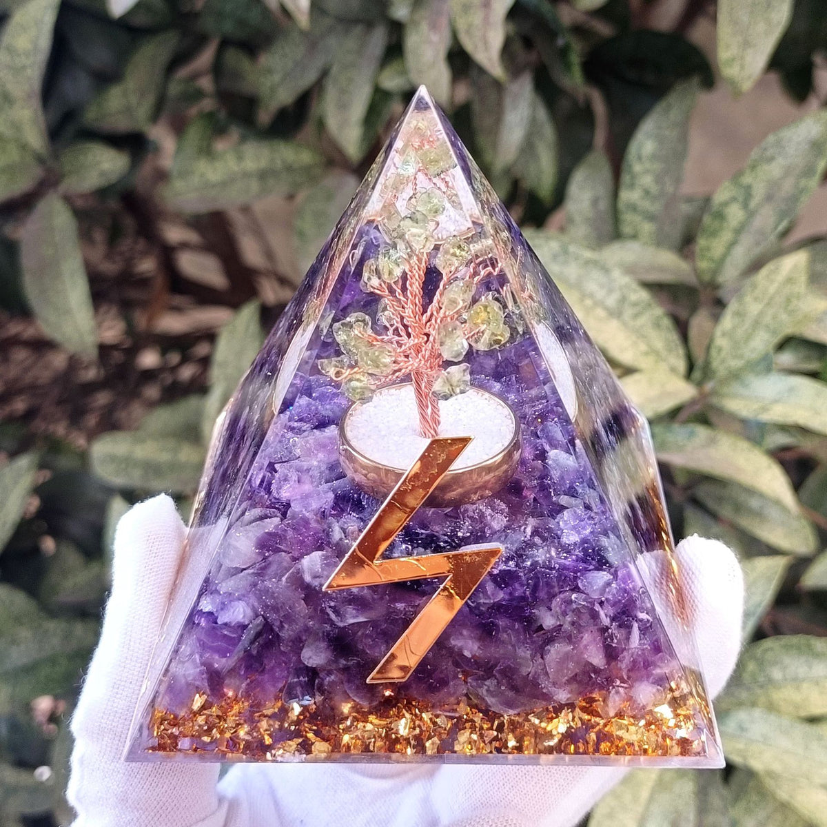 8 cm Orgonite Pyramid Crystal Pebble Gemstone Resin Pyramid Home Desktop Ornament for Meditation Spiritual Decor Gift