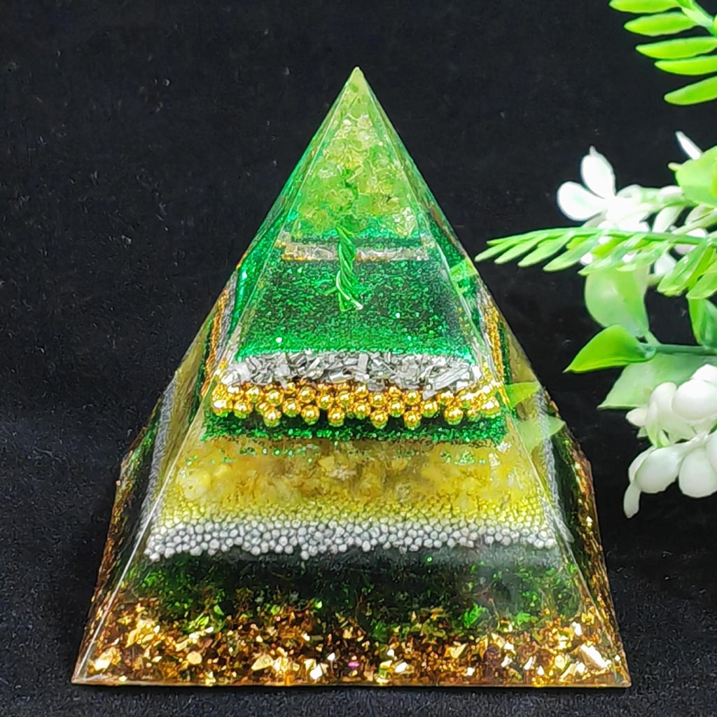 8 cm Orgonite Pyramid Crystal Pebble Gemstone Resin Pyramid Home Desktop Ornament for Meditation Spiritual Decor Gift